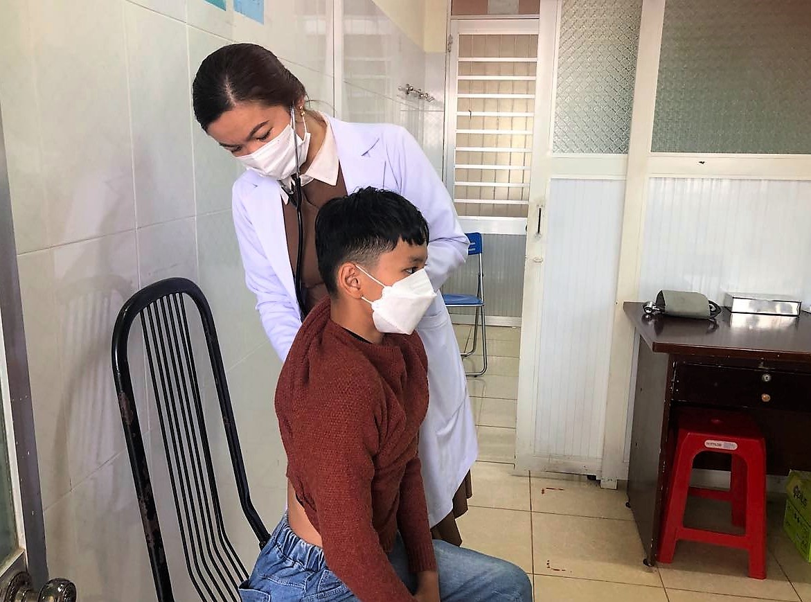 Tấm gương bác sỹ trẻ hết lòng vì người bệnh
